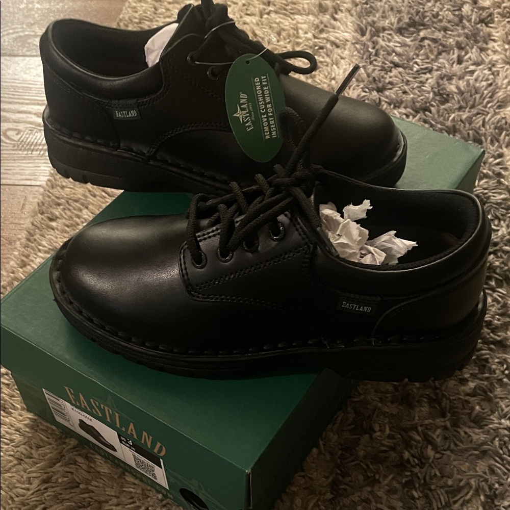 Eastland Kids  Classic Black Oxfords         Size 3 1/2  kids